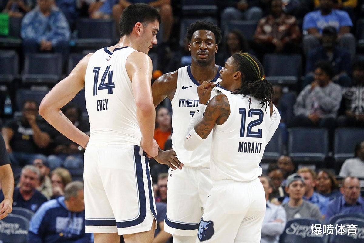 横看成岭侧成峰，乔治娜晒出差照秀出傲人身材（换个角度皆风景，乔治娜晒差旅美照尽显好身材）