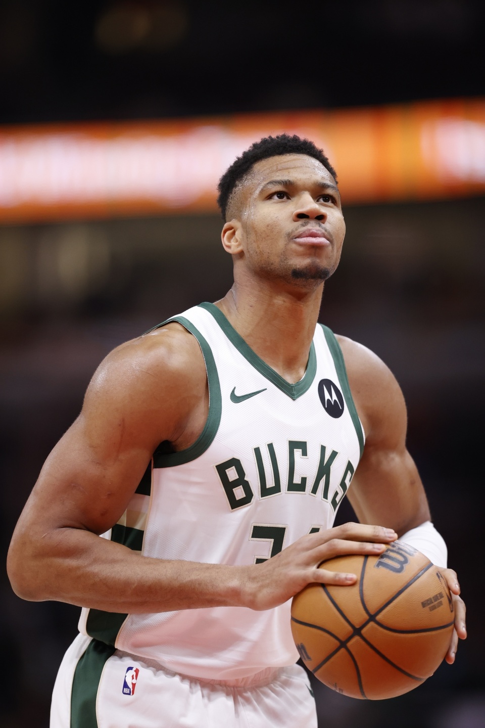 安永佳港队回来状态爆棚，一分钟进球？！新鹏城什么...（安永佳港队强势回归，开场一分钟闪击！新鹏城怎么了？）