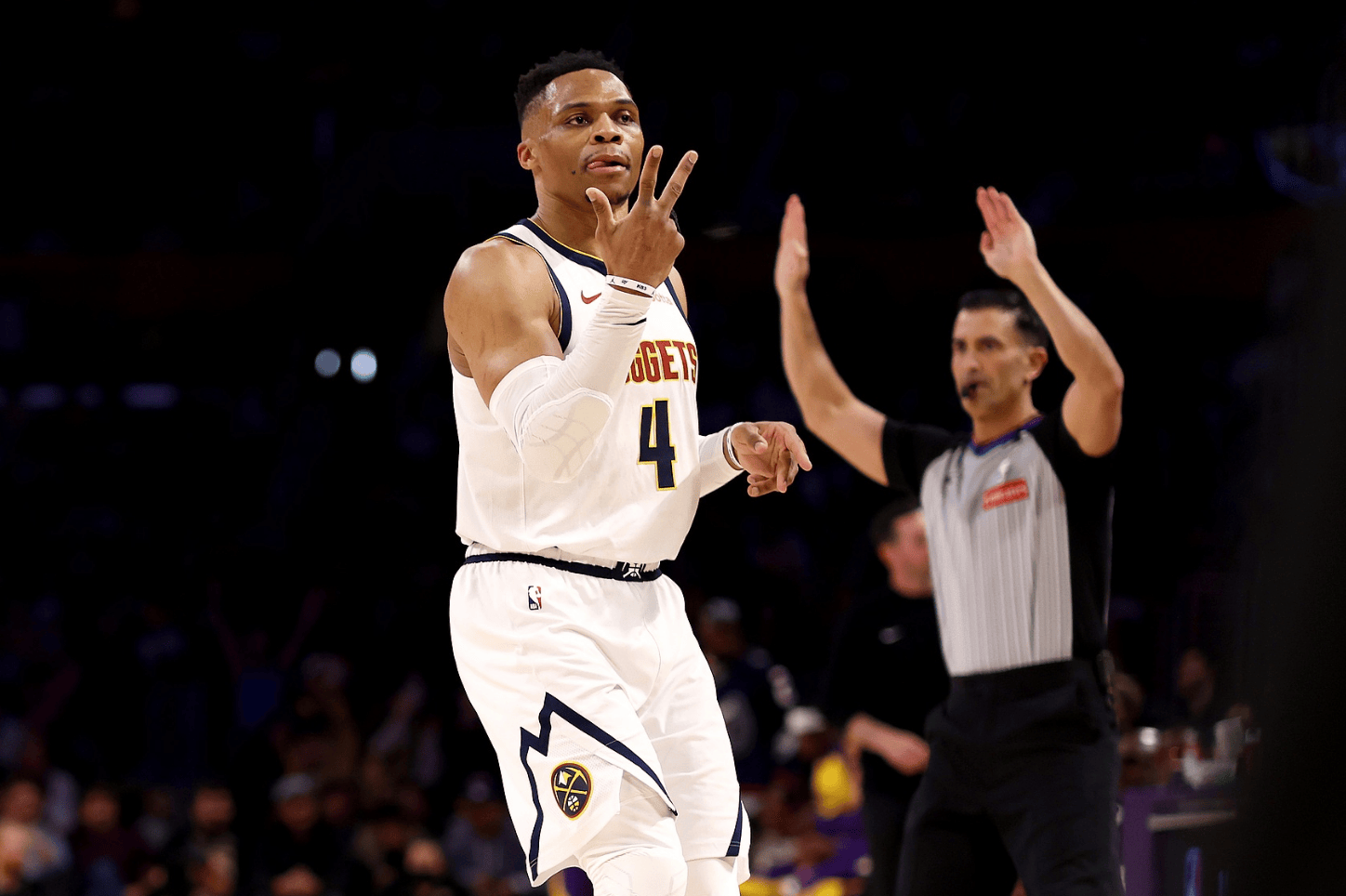 前阿森纳妖锋有望加盟中国联赛，无需转会费，两家西亚劲旅来抢人（前阿森纳前锋或以自由身加盟中国联赛，西亚两大劲旅加入争夺）