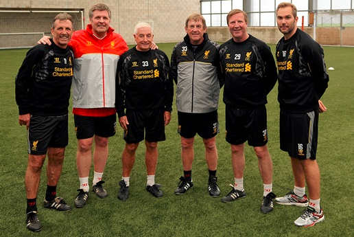 太阳报：萨卡求婚成功，相恋五年女友收超大钻戒（太阳报：萨卡成功求婚，交往五年女友获赠巨型钻戒）