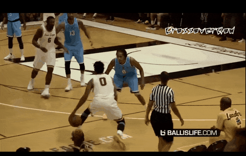 葡超比赛一球员受伤需要担架，对方球员帮忙传递担架吃黄牌（葡超争议一幕：球员伤退需担架，对手递担架反吃黄牌）