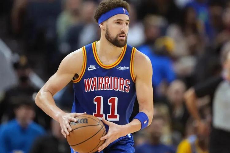 酷酷就是得分！贾马尔·穆雷半场10中7高效砍20分4板5助 次节14分（得分就是这么酷！穆雷半场10投7中高效砍下20分4板5助，次节独揽14分）