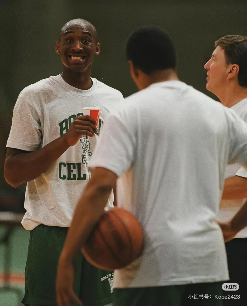 萨拉维亚：姆巴佩会成为历史最佳之一；梅西是独一无二的存在（萨拉维亚：姆巴佩终将跻身历史最佳行列，梅西无可替代）