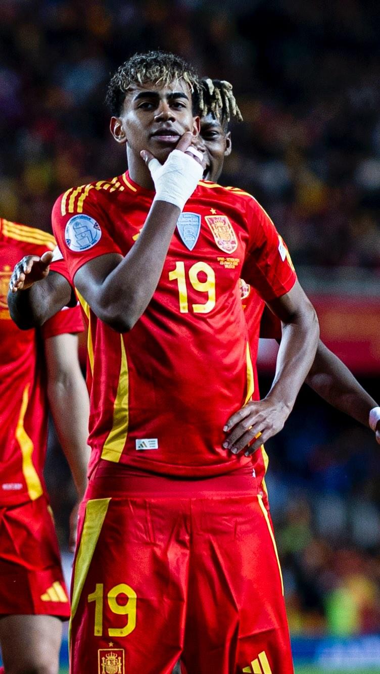 体坛记者：瓦科去留可能性相同，有西亚、东南亚球队有意签他（体坛记者：瓦科去留五五开，西亚与东南亚球队有意引进）