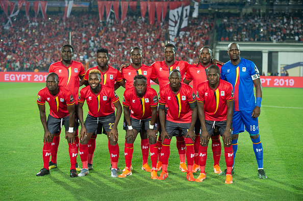 詹姆斯：防守时我们要拧成一根绳，并且时刻保持沟通（詹姆斯：防守要齐心协力，沟通不停歇）