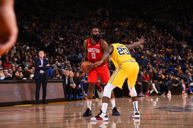 科贝尔谈小贝林染红：我该传一个更好的球避免他犯规 会承担责任（科贝尔谈小贝林红牌：我本应传得更好避免犯规，责任在我）