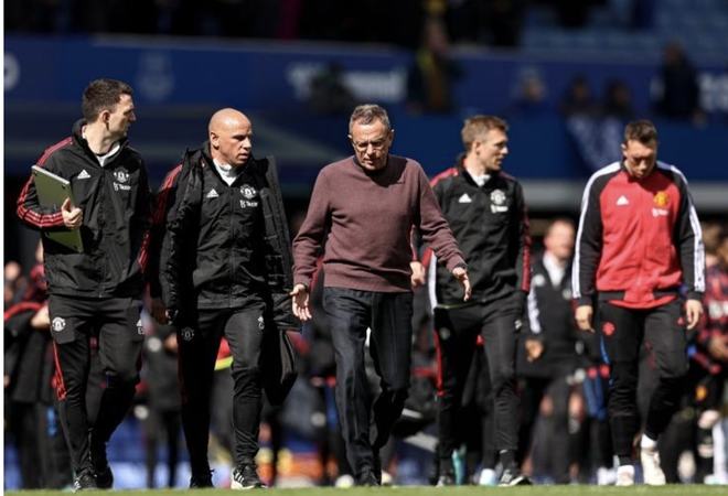 广东队在CBA俱乐部杯首战遭遇惨败，落后山西14分，外援表现不佳，失误频繁，防守被压制。（CBA俱乐部杯揭幕战广东队以14分负于山西，外援低迷、失误不断、防守端受制）