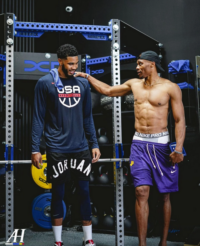 发挥一般般！普尔替补出战15投仅6中得16分2板4助1断（表现平平！普尔替补登场15投6中拿16分2篮板4助攻1抢断）