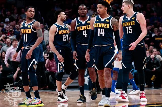 BBC：芝加哥火焰与莱万就转会展开积极谈判，球员愿意加盟（据BBC报道，芝加哥火焰与莱万就转会深入洽谈，球员倾向加盟）