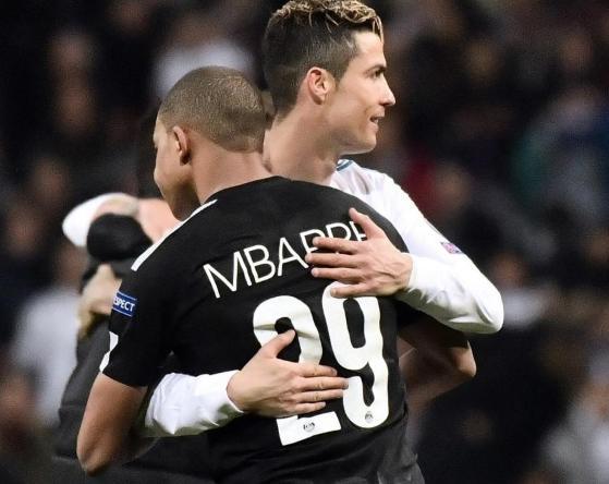 哈维-西蒙斯：我的名字烙印了母亲对巴萨的爱；年少成名并不好（哈维-西蒙斯：我的名字承载母亲对巴萨的深情；少年成名未必是福）