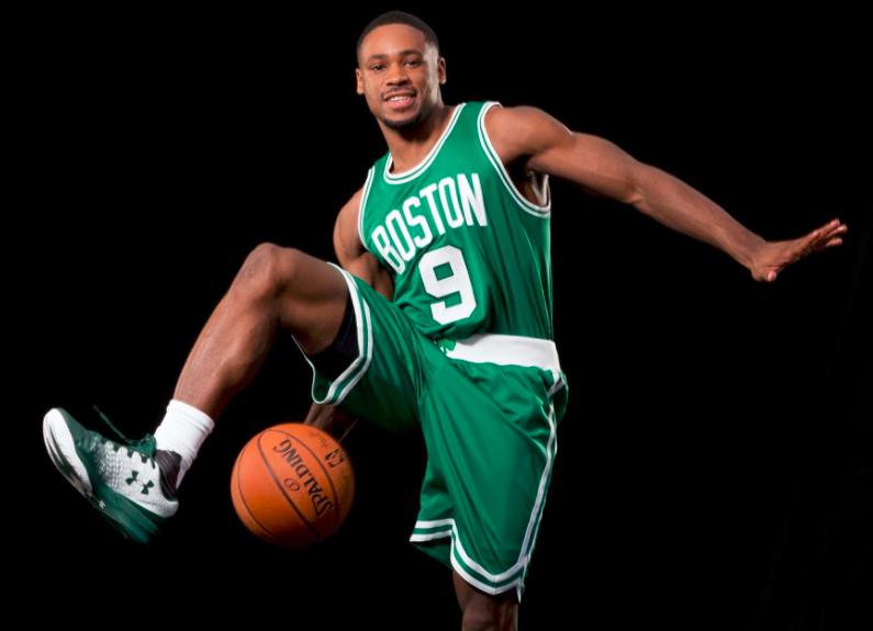 太阳报：利物浦旧将迪乌夫因拒付子女抚养费，正面临入狱风险（太阳报：前利物浦球员迪乌夫拒付子女抚养费，或面临入狱）