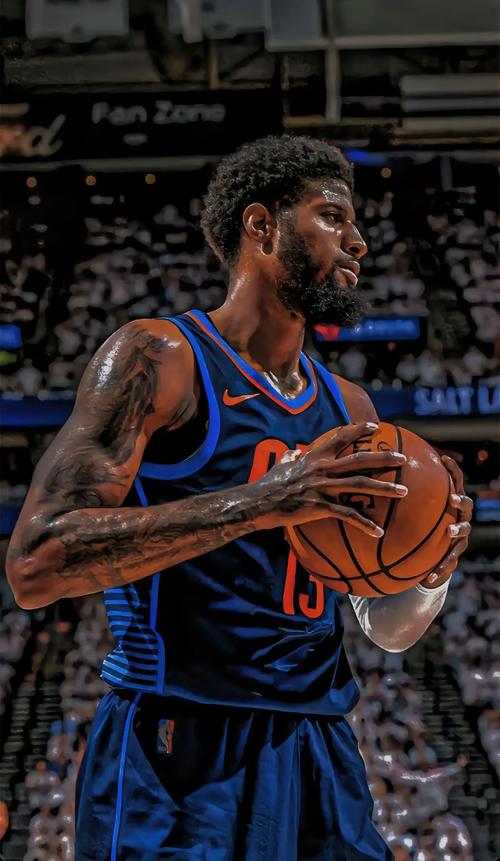 腿软！男子在1800米高空踢球：球场无护栏 致敬C罗 最后跳伞降落（惊心动魄！男子在海拔1800米无护栏球场踢球致敬C罗，最终跳伞落地）