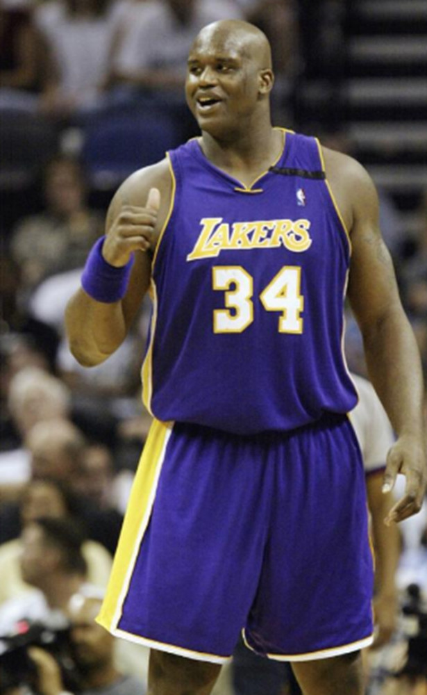 媒体人谈小杨被打脸但没吹：原以为世上只有CBA裁判才能吹出种球（媒体人：小杨被打脸却无哨，原以为只有CBA裁判会这么判）